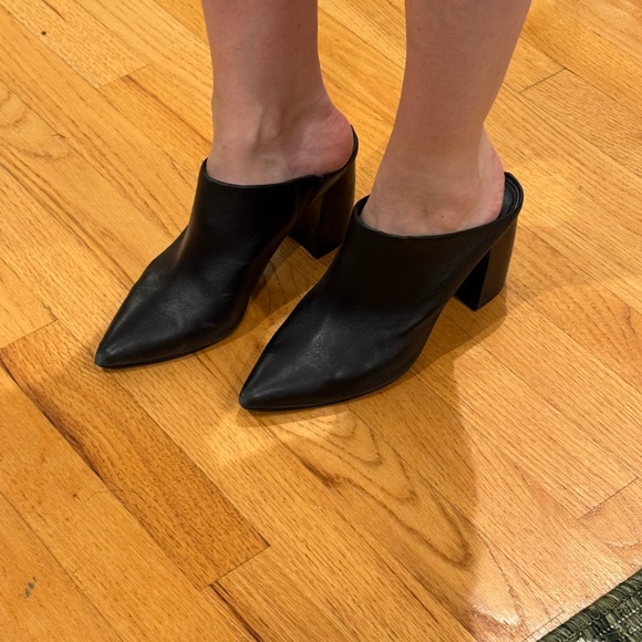 Steve Madden Solid Black Leather Block-heeled Mule - Picture 12 of 13